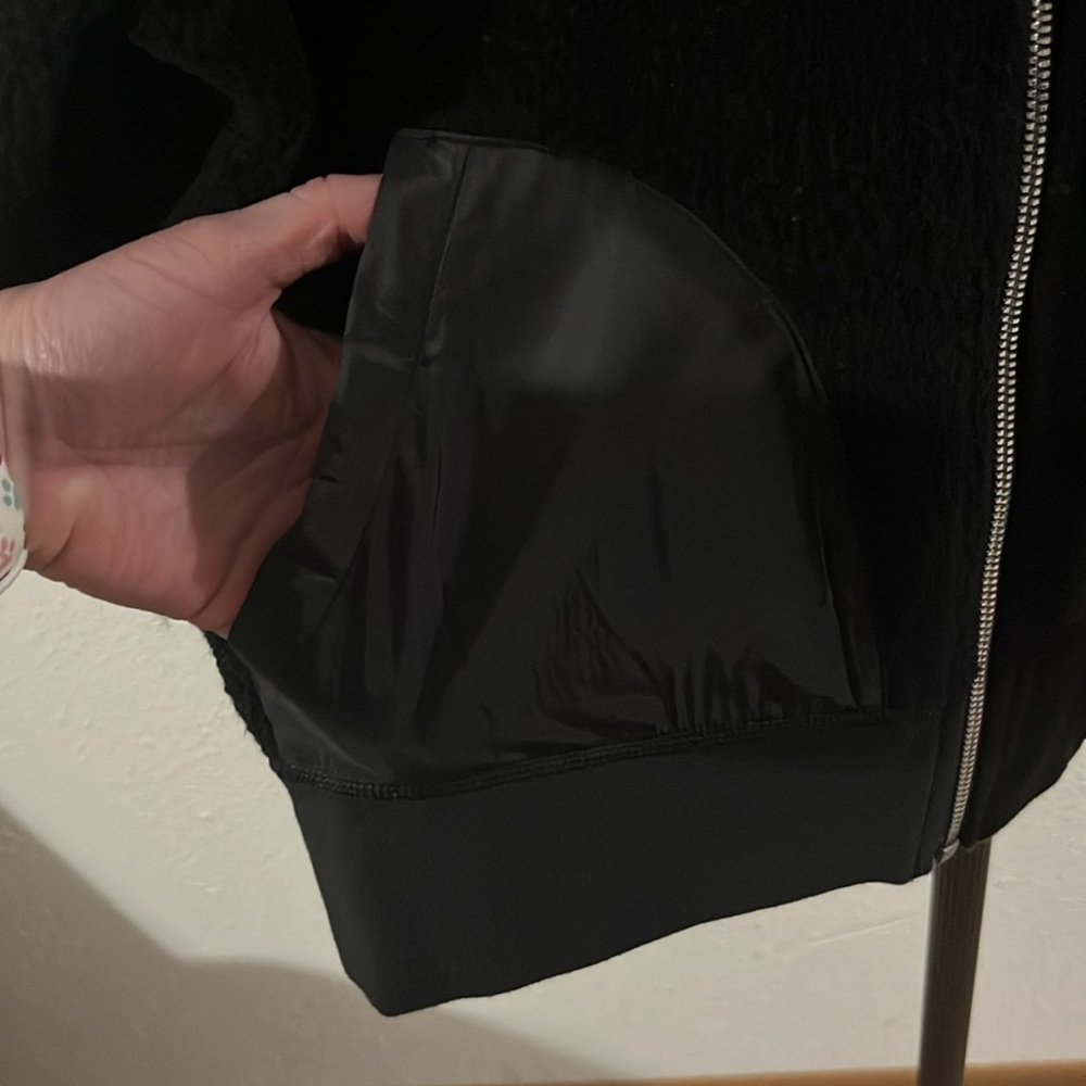 Lululemon jacket - Picture 6 of 6
